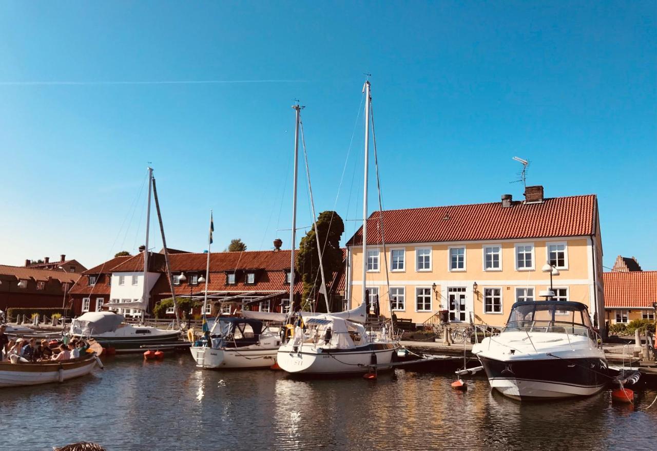 Ahus Gaestgivaregard Exterior photo